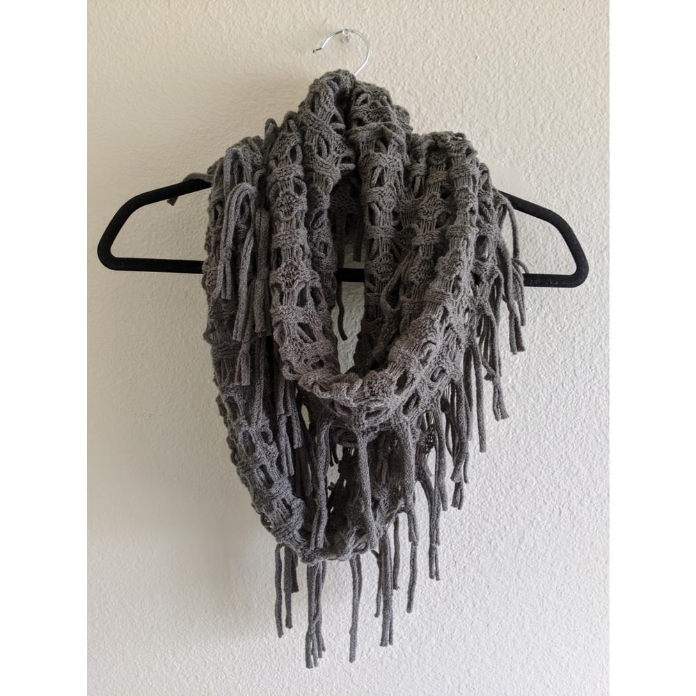 NEW Tilly's Gray Circle Scarf